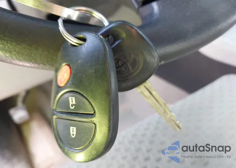 2008 Toyota Tundra Sr5 5.7L V8 from USA, damaged, VIN 5TBBV541X8S521044